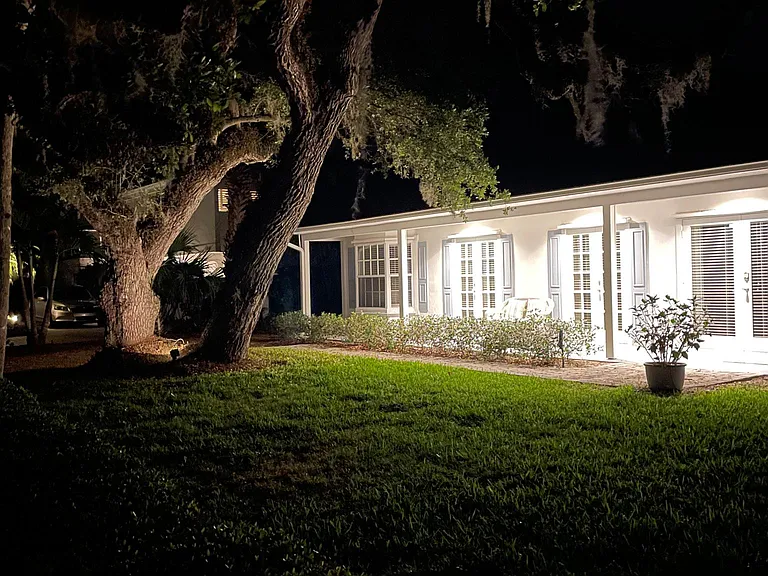 746 Azalea Ln — Photo 3