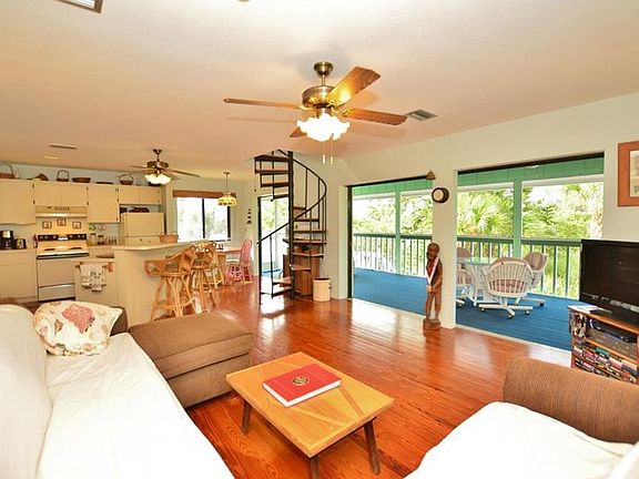 3rd image of 291 Kettle Harbor Dr