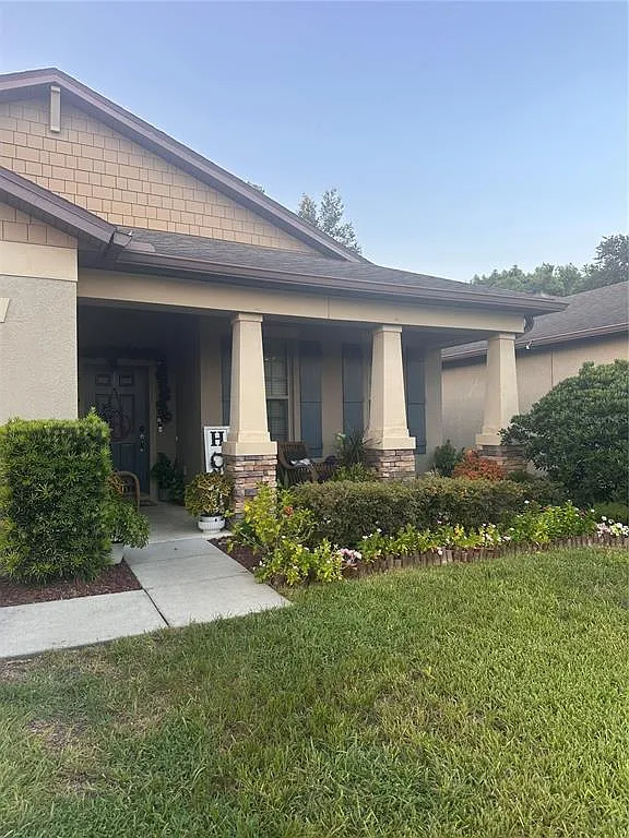 3 bed, 2.0 bath, 1978 sqft, $2,300 — Photo 2