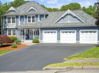 27 Crestview Dr, Uxbridge, MA 01569