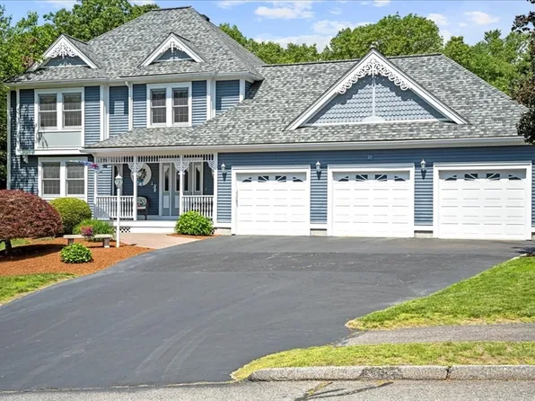 27 Crestview Dr, Uxbridge, MA 01569