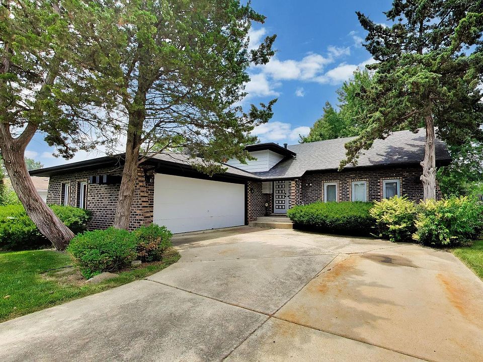 1st image of 22160 Scott Dr