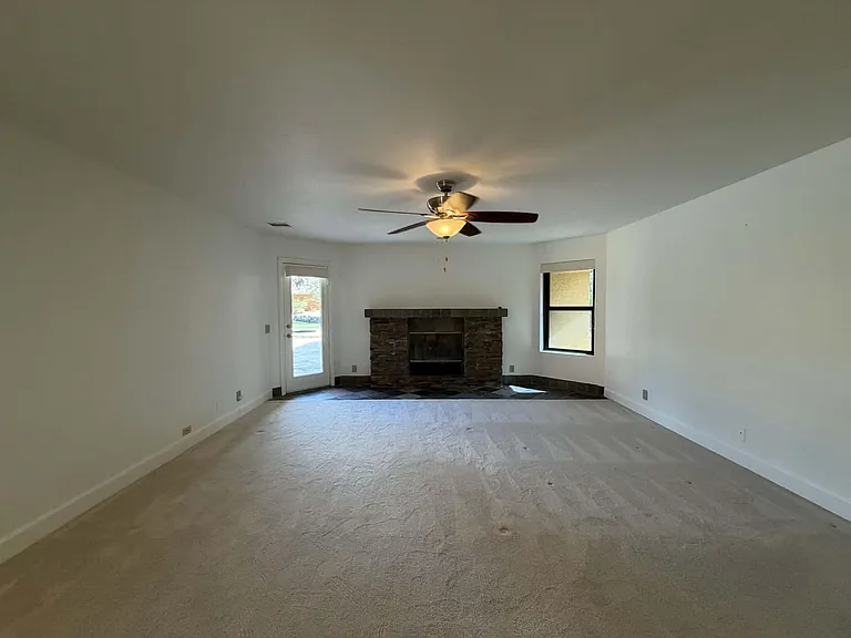 10 Venus Dr — Photo 49