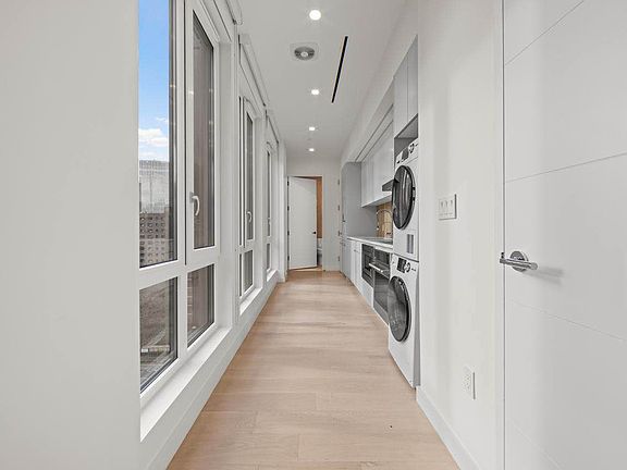 4th image of 127 Concord St #Penthouse 12c