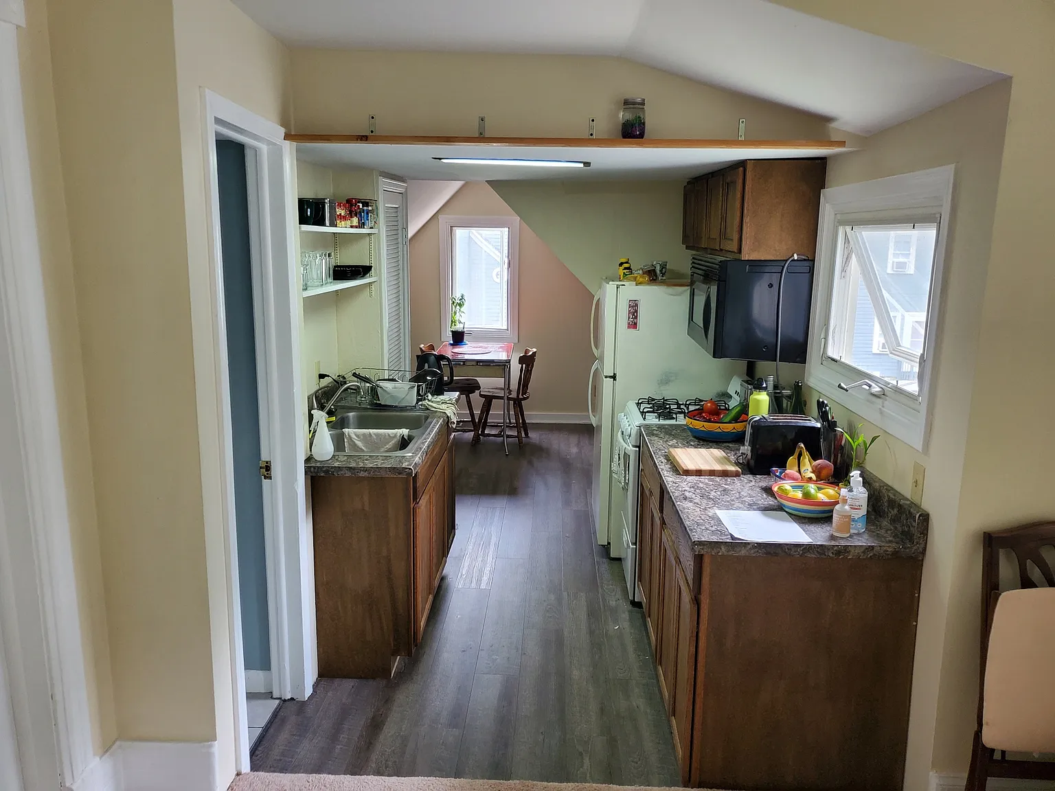 3 bed, 1200 sqft, $1,170 — Photo 2