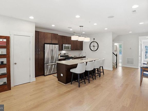 5th image of 834 Varnum St NW Unit 2