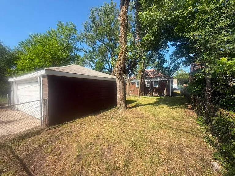 207 Taft St — Photo 3