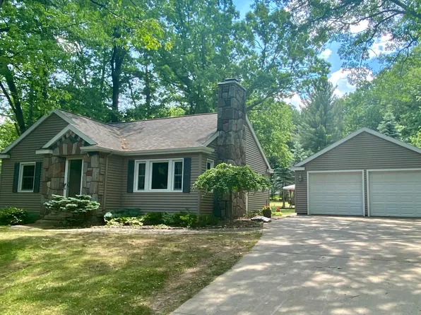 6121 W Higgins Lake Dr, Roscommon, MI 48653