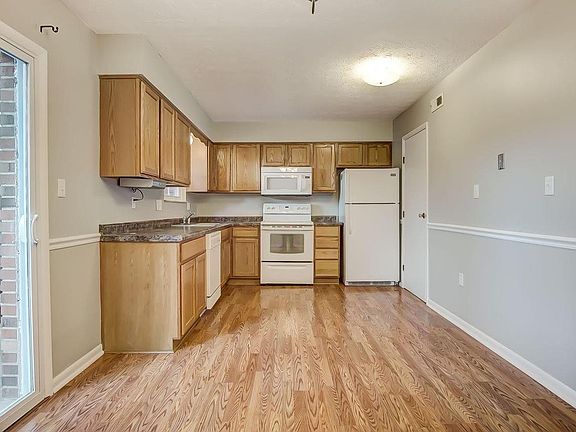 4th image of 15 Queens Ct Unit 15