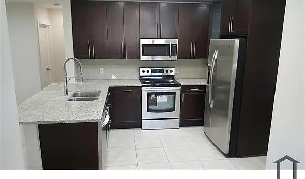 5 bed, 1900 sqft, $3,381 — Photo 2