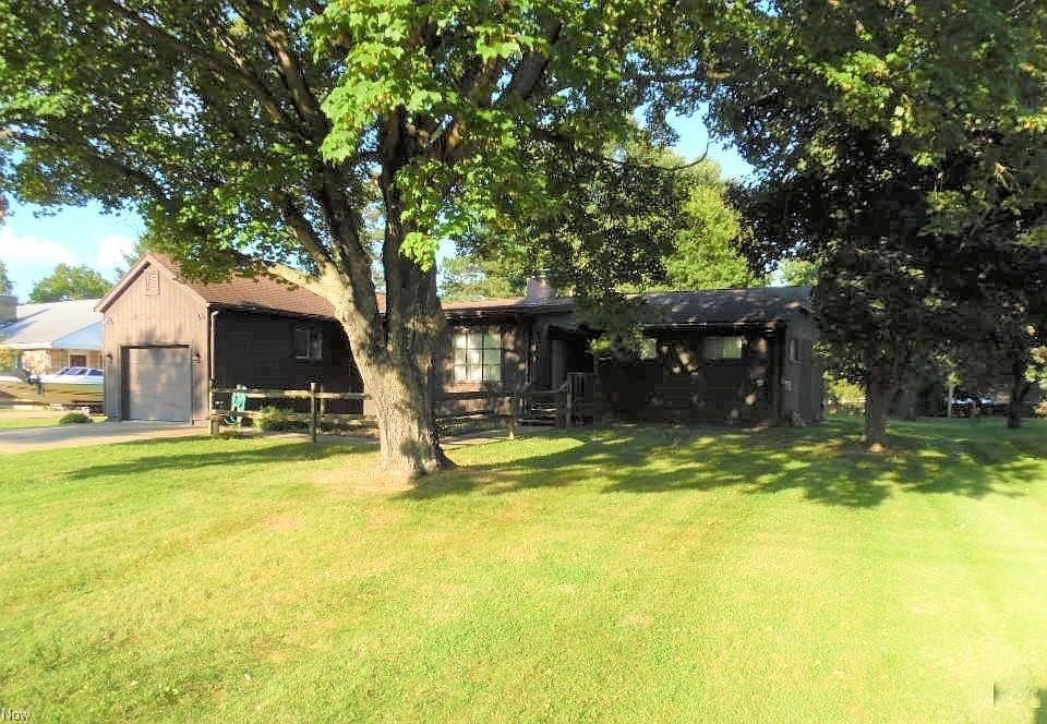 1st image of 216 Walnut Dr