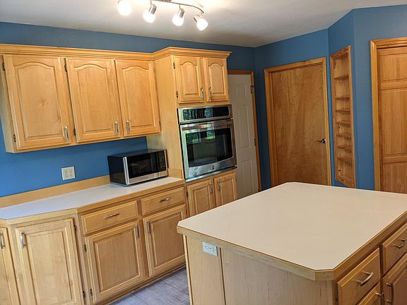 Large bright kitchen with new appliances