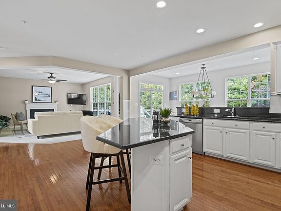 3rd image of 8806 Nancy Ln