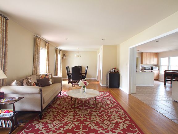 5th image of 607 Cave Ln