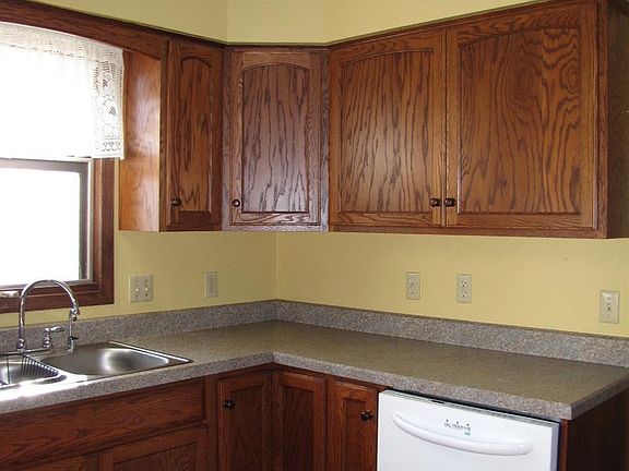 5th image of 1120 N Elm St