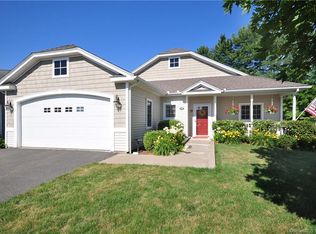 10 Hunt Glen Dr, Granby, CT 06035