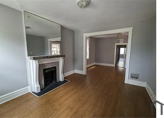 2 bed, 900 sqft, $995 — Photo 3