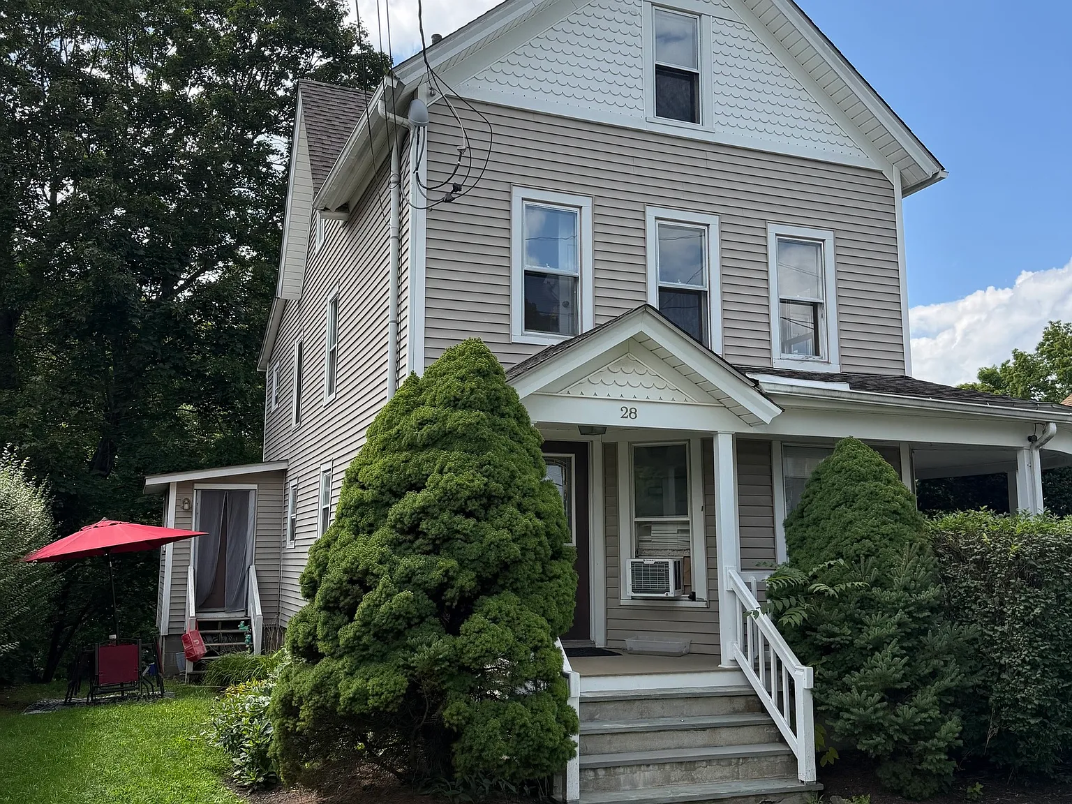 2 bed, 1.0 bath, 1982 sqft, $2,400 — Photo 2