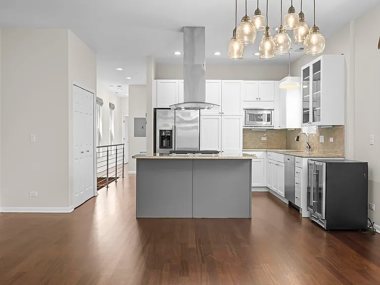 876 N Hermitage Ave #3 — Photo 10