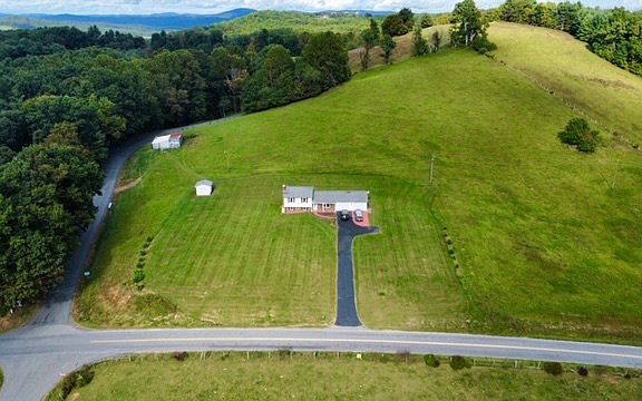 4th image of 1519 Snake Creek Rd