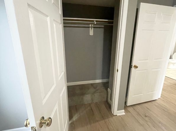 400 Creekside Ln #2B-1BA-950SQFT