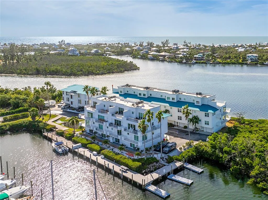Building Photo - 8013 Bay Pointe Dr