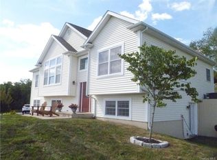 7 Utopian Ct, Newburgh, NY 12550