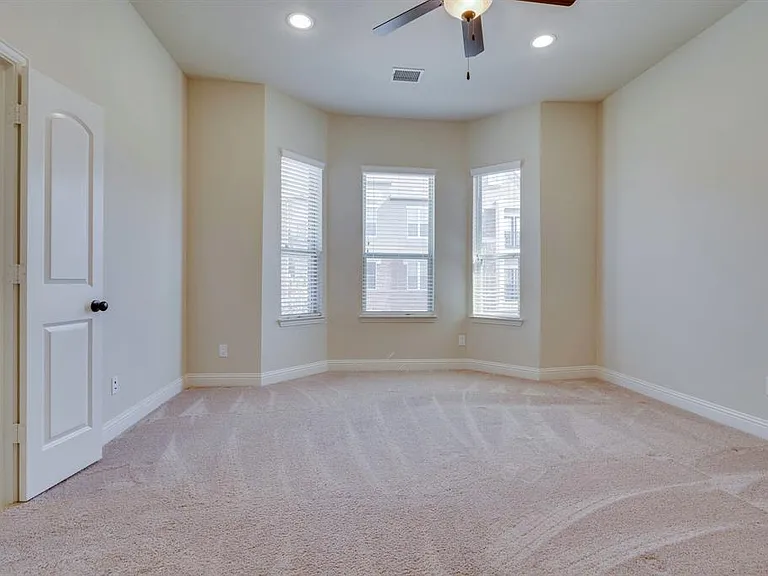 4221 Broadway Ave — Photo 22