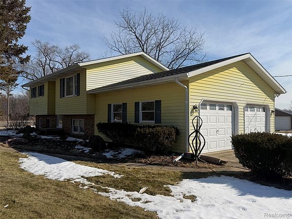 5th image of 5749 Leix Rd