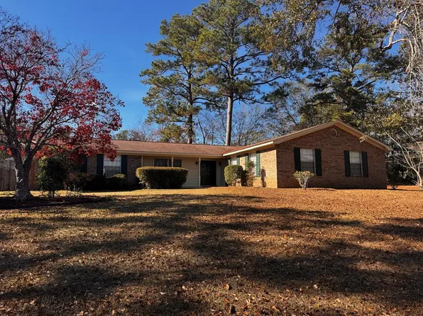 203 Aspen Cir, Dothan, AL 36303