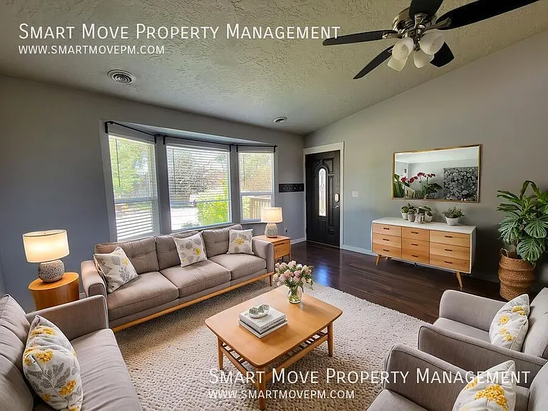 2705 E Mendota Dr — Photo 2