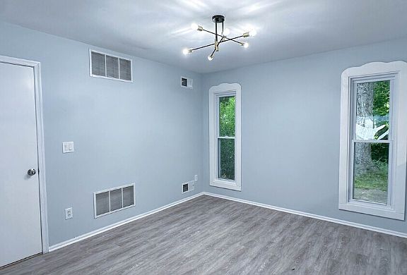 2nd image of 19 Ensign Ave