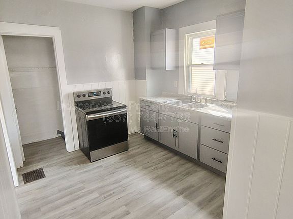 5th image of 951 Ferndale Ave