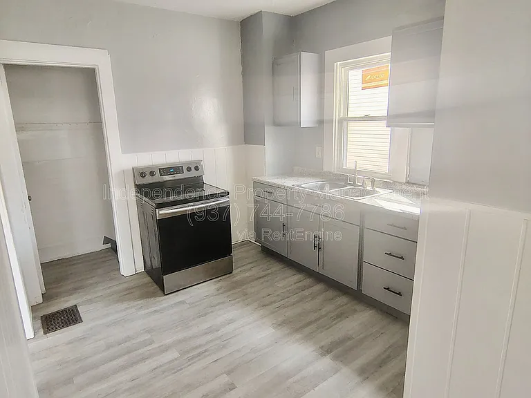 951 Ferndale Ave — Photo 5