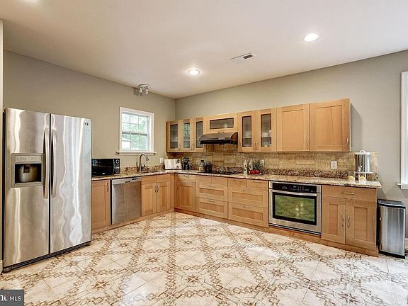2nd image of 2705 Woodley Pl