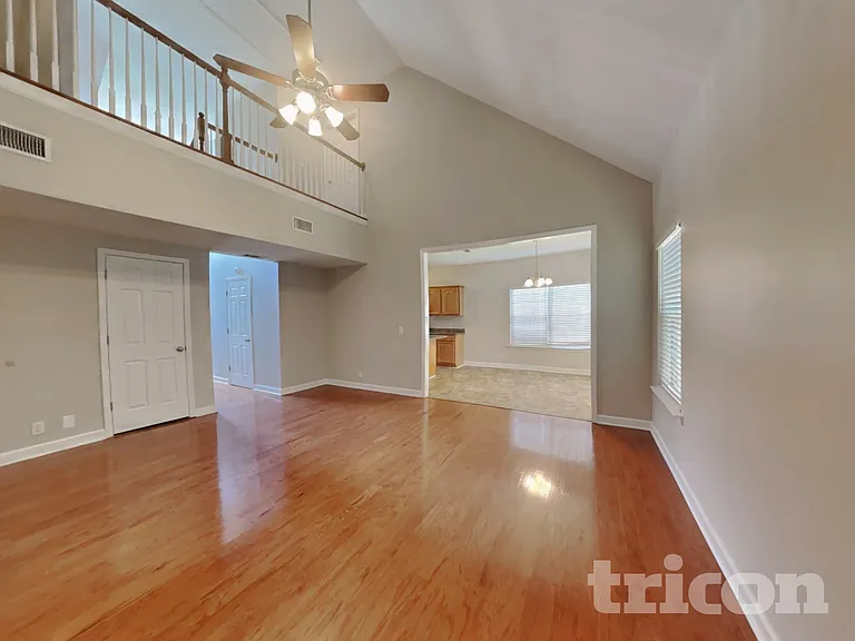 217 Titans Cir — Photo 2