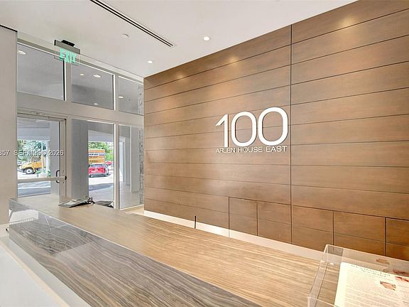 3rd image of 100 Bayview Dr APT 502