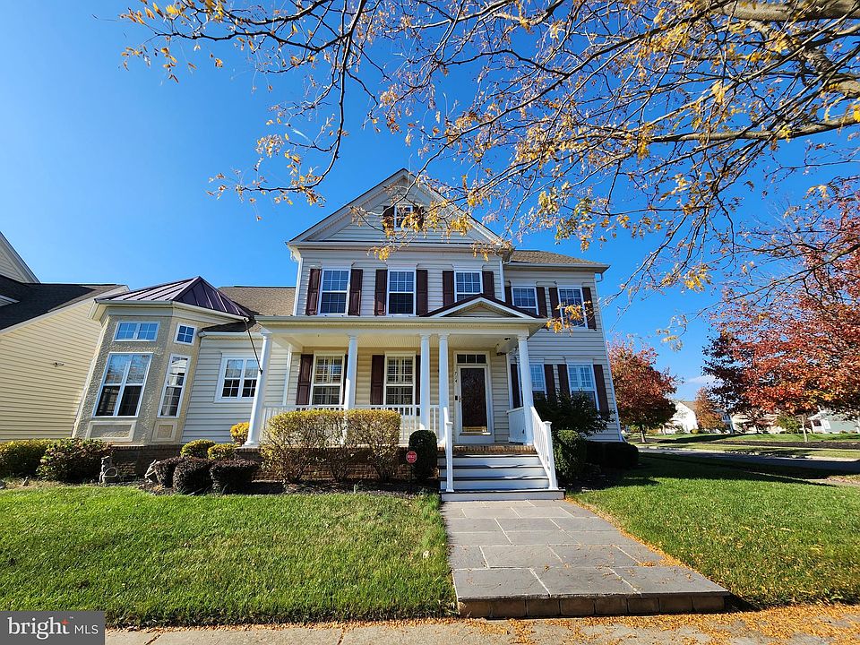 2nd image of 714 Idlewyld Dr
