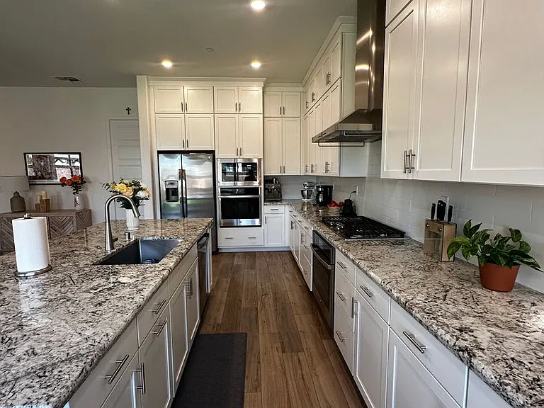 2305 Banks Dr — Photo 7