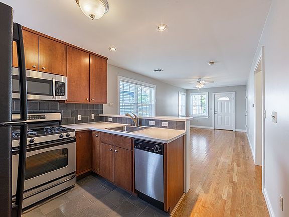 5th image of 123-125 Garrett Ave