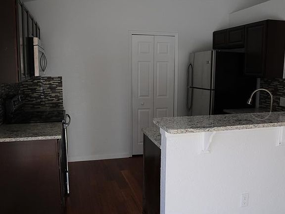 5th image of 3461 Monument Dr