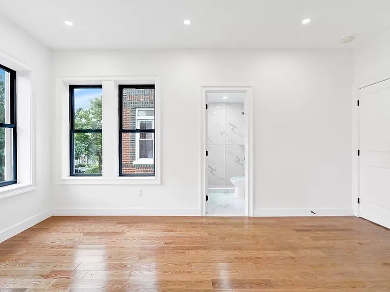 718 Shepherd Ave #1 — Photo 2