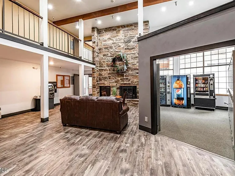 Common area and Vending Machine in Lobby
