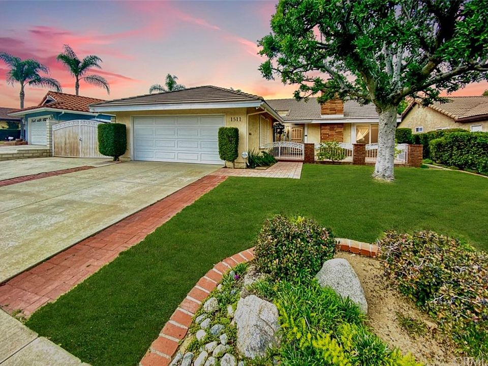 2nd image of 1511 Avenida Loma Vis