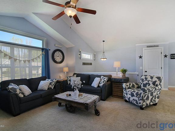 5th image of 2538 Trent Ct NW