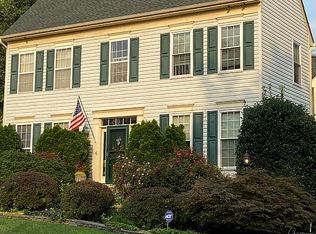 25296 Ripleys Field Dr, Chantilly, VA 20152