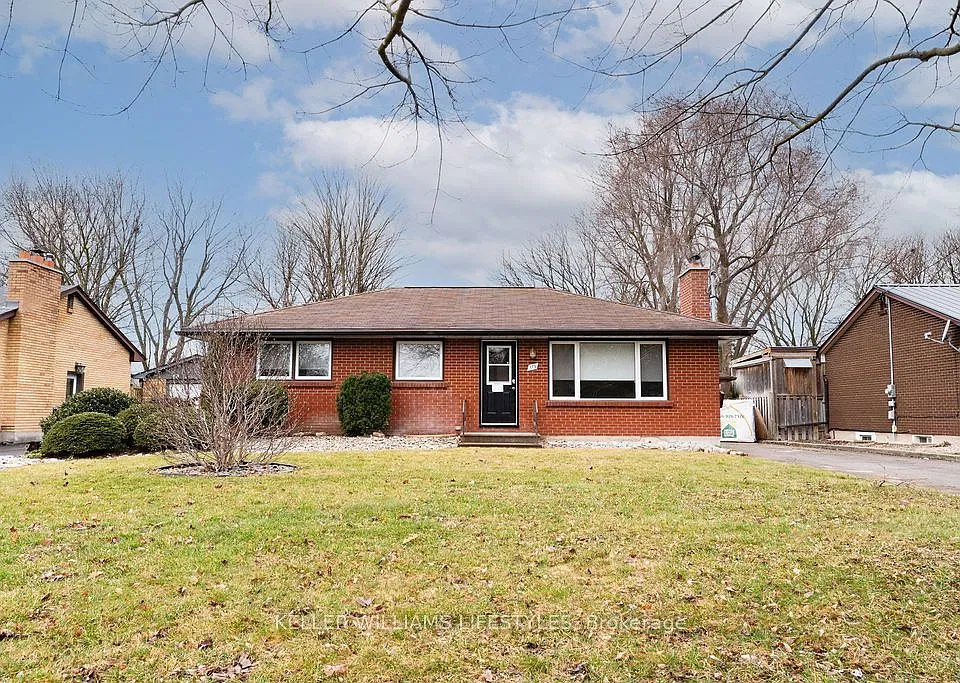 179 Burnside Dr #LOWER