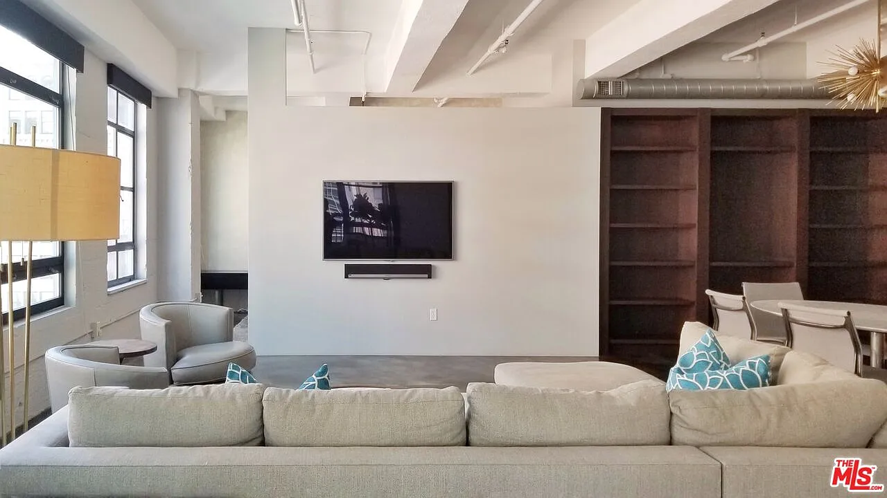 2 bed, 2.0 bath, 1740 sqft, $3,995 — Photo 3