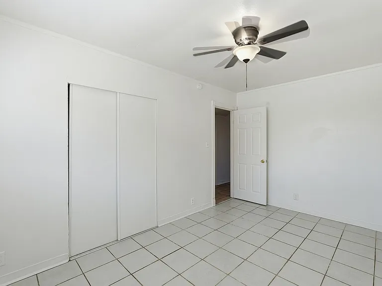 4329 N Longview Ave #10 — Photo 15