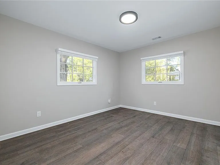 896 Oakland Dr SW — Photo 12